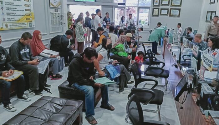 Pemohon SKCK Membeludak di Polresta Malang Kota, Warga Kabupaten Malang Ikut Antre