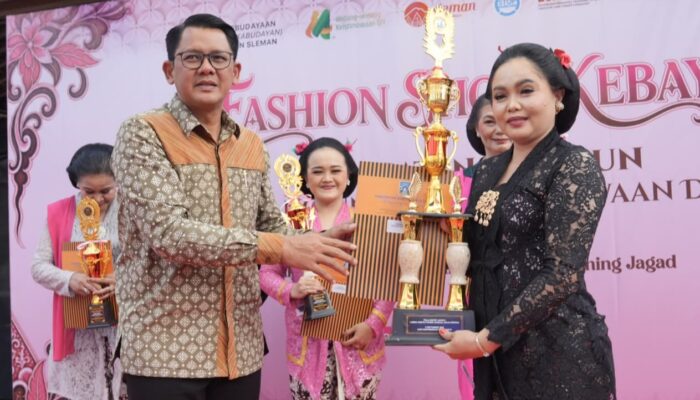 Peringati 14 Tahun UU Keistimewaan DIY, Pemkab Sleman Gelar Lomba Fashion Show Kebaya