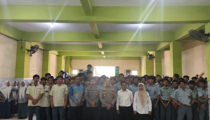 Cegah Kenakalan Remaja dan Bullying, Sat Binmas Polresta Sidoarjo Edukasi Siswa SMK YPM 4 Taman