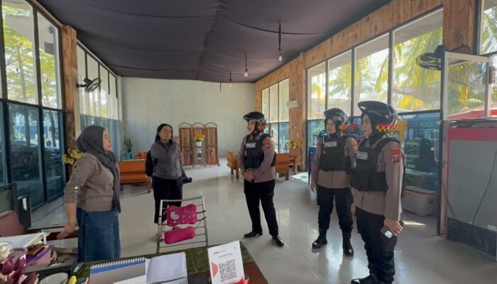 Polwan Jenggala Presisi Patroli Sekolah dan Perumahan, Perkuat Kamtibmas di Sidoarjo