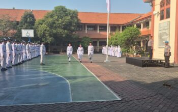 Polresta Sidoarjo Goes to School, Polisi Beri Edukasi Pelajar Saat Upacara Senin