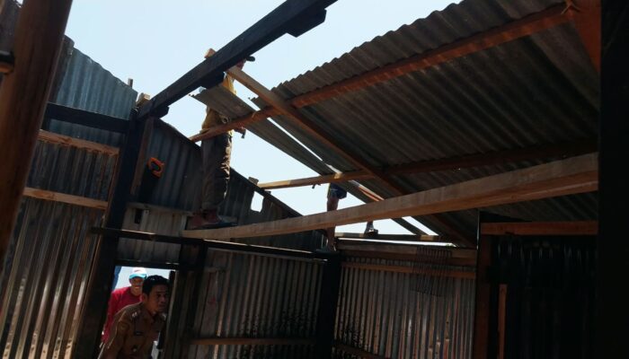 Angin Kencang Terjang Tambi Mamuju, Delapan Rumah Warga Terdampak
