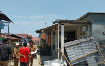 Angin Kencang Terjang Tambi Mamuju, Sejumlah Rumah Rusak dan Atap Warga Terbang