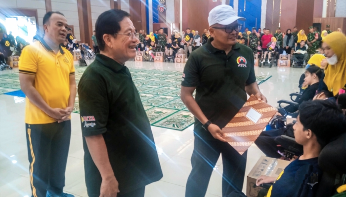 Semarak HUT ke-65 Korem Wijayakusuma, Ribuan Warga Jalan Sehat dan 47 Disabilitas Terima Tali Asih