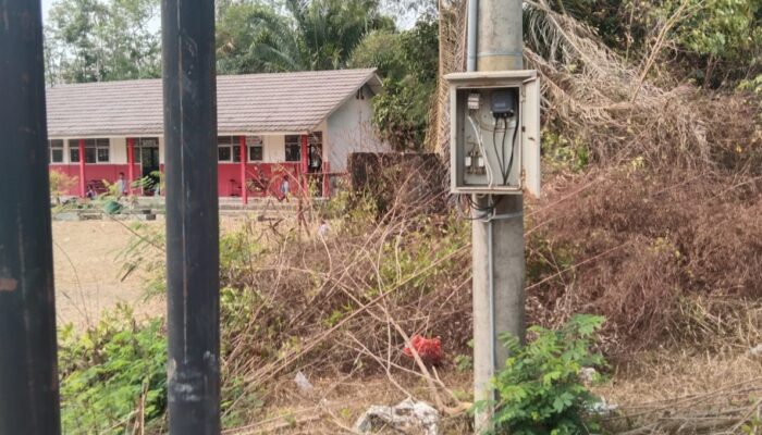 Gardu Listrik Terbuka Dekat Sekolah di OKI, Keselamatan Siswa Dipertanyakan