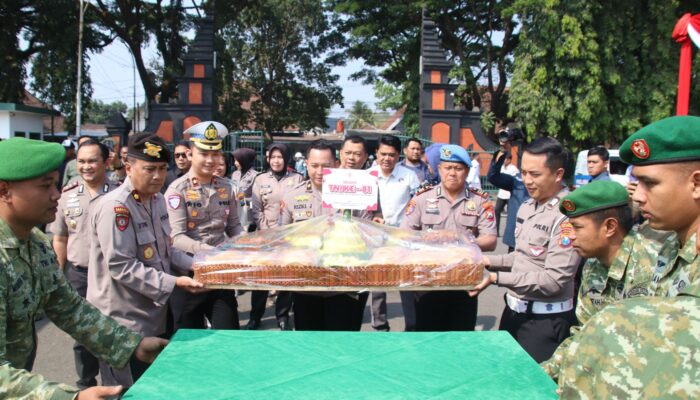 Perkuat Sinergi TNI-Polri, Polresta Malang Kota Tebar Tumpeng hingga Tingkat Koramil