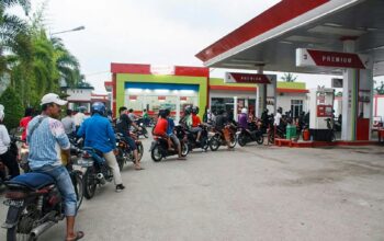 Antrean Pertalite Mengular di Kota Malang, Ojol dan Sopir Angkot Keluhkan Sulitnya Isi BBM