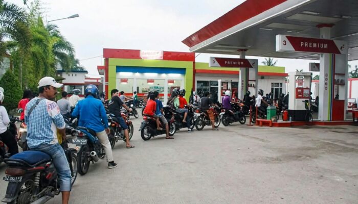 Antrean Pertalite Mengular di Kota Malang, Ojol dan Sopir Angkot Keluhkan Sulitnya Isi BBM