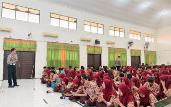 Polresta Sidoarjo Edukasi Siswa SMKN 2 Buduran, Tekankan Penggunaan AI secara Bijak