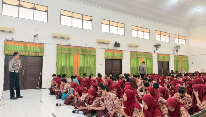Polresta Sidoarjo Edukasi Siswa SMKN 2 Buduran, Tekankan Penggunaan AI secara Bijak