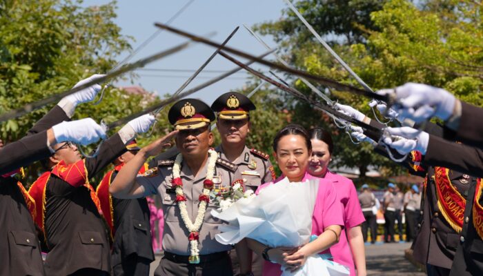 Farewell Parade Polresta Sidoarjo, AKBP Bobby A. Condroputra Resmi Sambut Tongkat Kepemimpinan