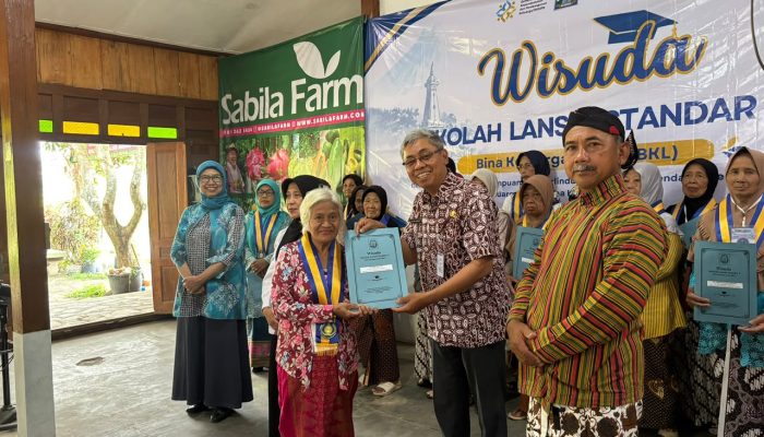 195 Lansia Sleman Diwisuda dari Sekolah Lansia Standar 2 Tahun 2026