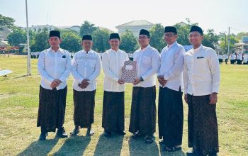 Hari Santri Nasional 2026, Kantah Kota Pasuruan Serahkan Enam Sertipikat Tanah Wakaf NU