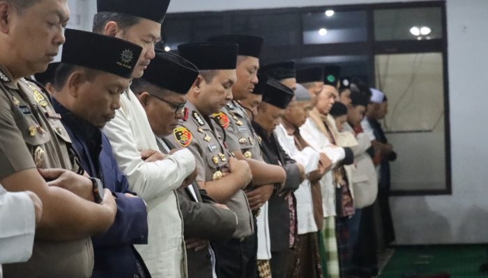 Kemarau Panjang Picu Kekhawatiran Kebakaran, Kapolresta Malang dan Wawali Gelar Sholat Istisqa