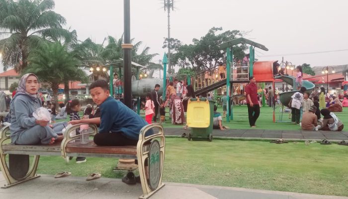 Liburan Hemat Bersama Keluarga? Alun-Alun Kota Pasuruan Punya Jawabannya