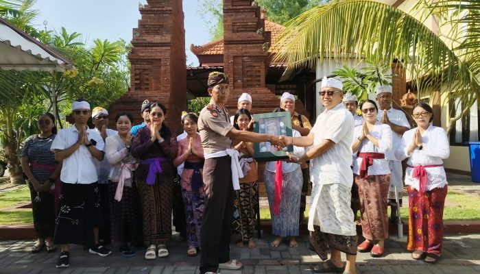 Sidoarjo Akrab Seiman, Umat Hindu Polresta Sidoarjo Gelar Persembahyangan Hari Suci Saraswati