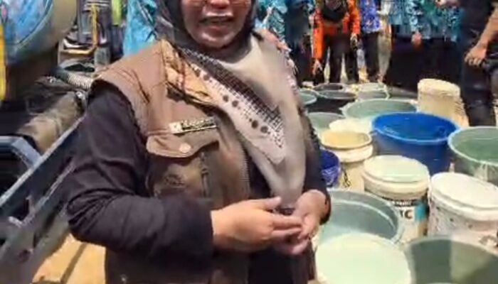Bantu Warga Terdampak Kekeringan, PKK dan Baznas Banyumas Salurkan 10.000 Liter Air Bersih di Srowot